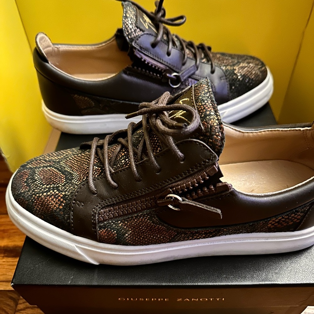 Giuseppe Zanotti Brown and snake skin print leather sneakers.